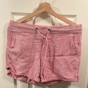 White and red linen blend shorts